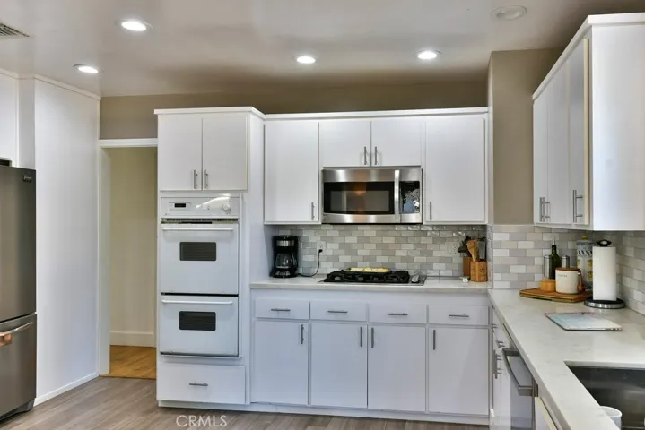 9404 Rubio Avenue, North Hills, California 91343