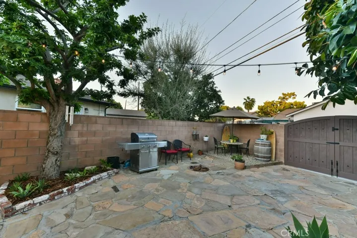 9404 Rubio Avenue, North Hills, California 91343