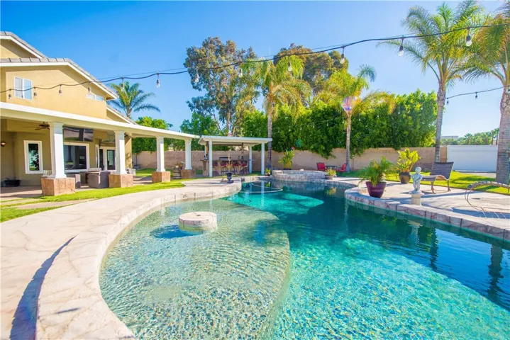 2410 Broken Lance Drive, Norco, California 92860