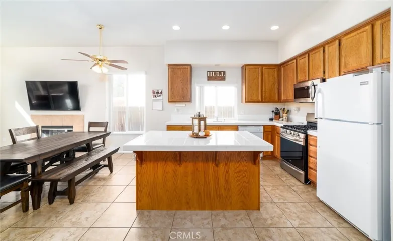 17557 Caprice Way, Victorville, California 92395