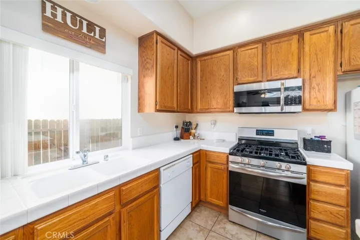 17557 Caprice Way, Victorville, California 92395