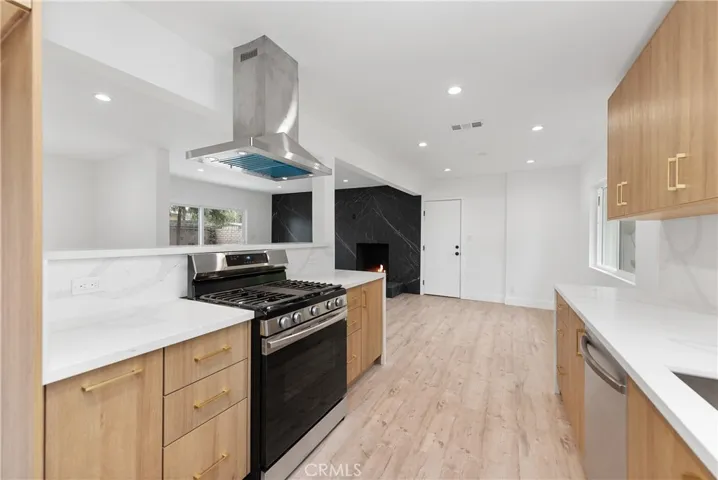 23716 Calvert Street, Woodland Hills, California 91367