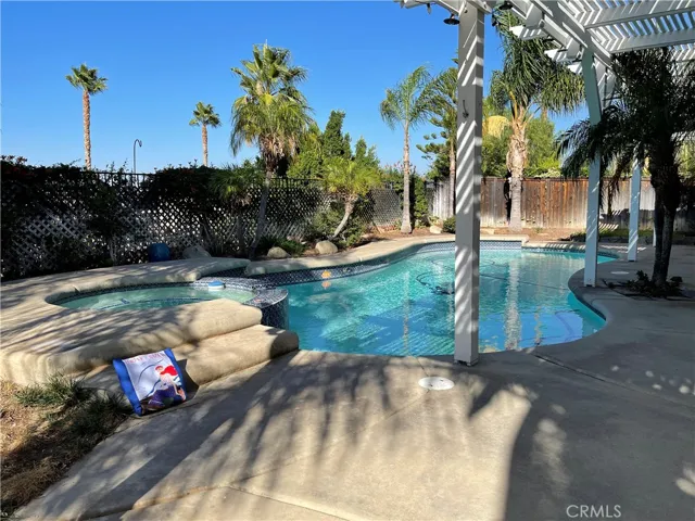 687 Redondo Lane, Corona, California 92882