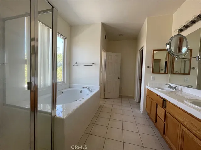 687 Redondo Lane, Corona, California 92882