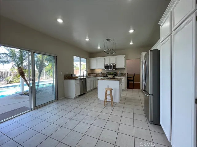 687 Redondo Lane, Corona, California 92882