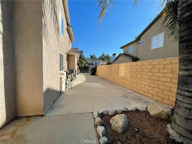 687 Redondo Lane, Corona, California 92882