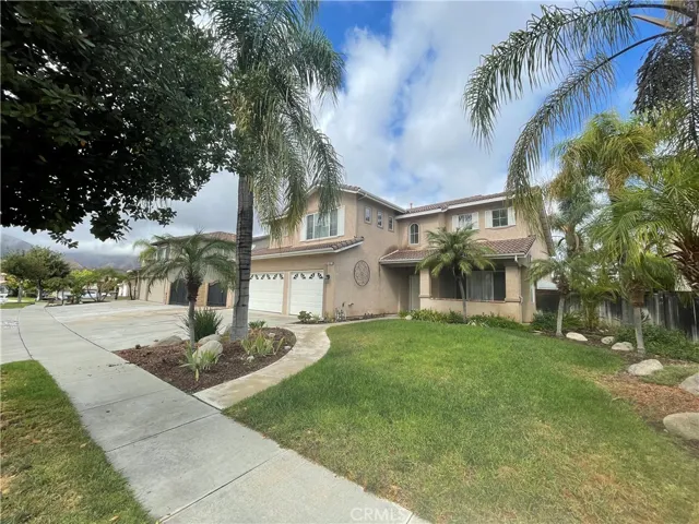 687 Redondo Lane, Corona, California 92882