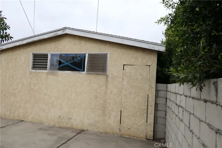 Back of bonus room from alley wall