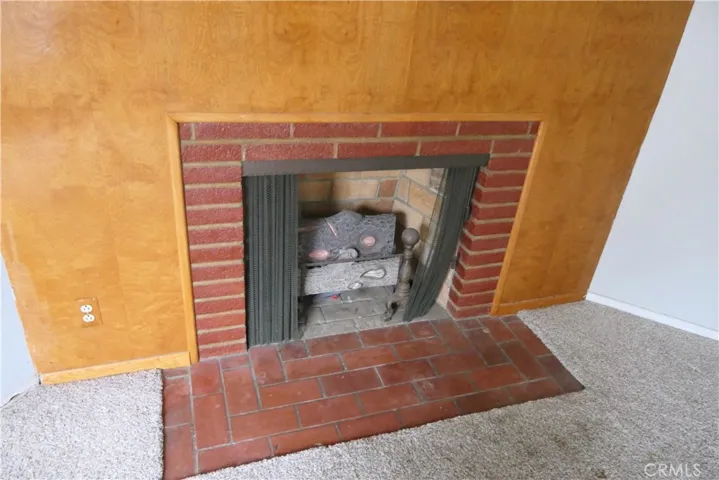 Fireplace of front unit (decorative)
