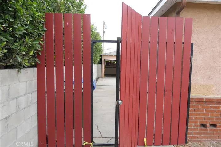 Driveway gate