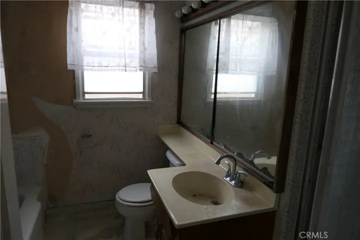 Bathroom Full 1