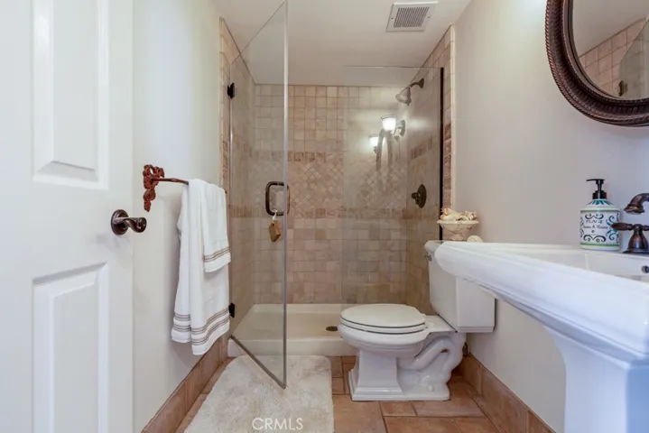 Downstairs full bathroom