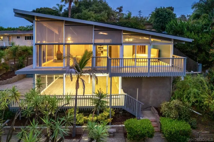 205 Valley View Pl, Vista, California 92083