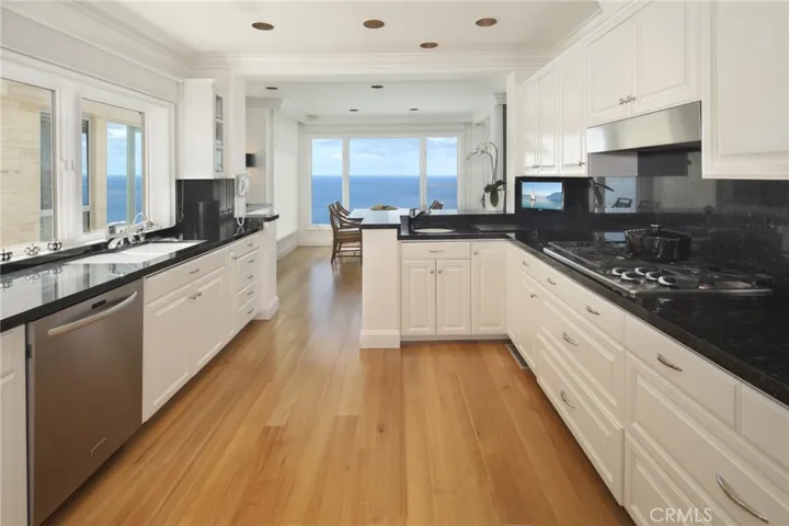 3719 Ocean Boulevard, Corona Del Mar, California 92625