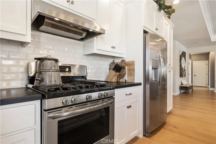 5 burner range with large center burner