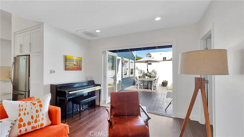 4325 E Massachusetts Street, Long Beach, California 90814
