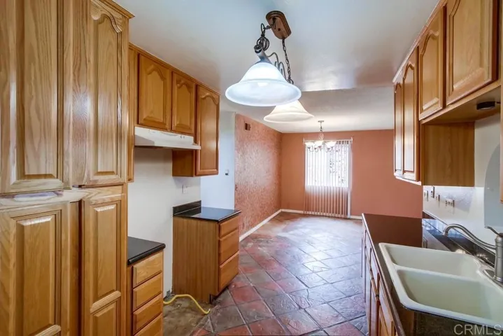 815 Beacon Drive, San Diego, California 92114