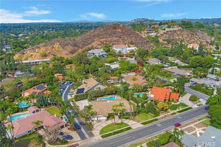 1981 Calle Roja, North Tustin, California 92705