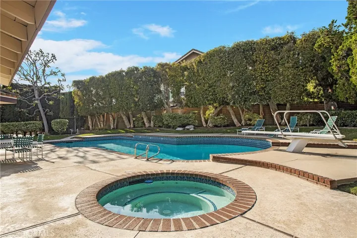 1981 Calle Roja, North Tustin, California 92705