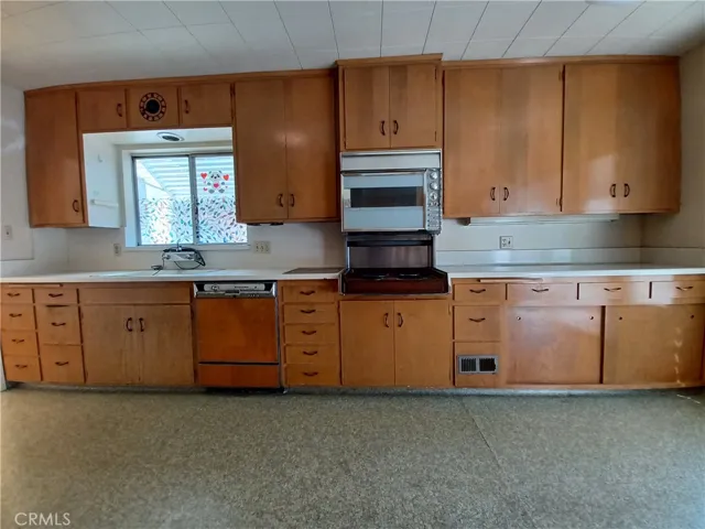 Kitchen Counter space