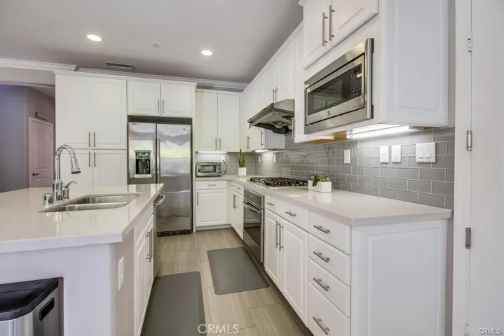 124 Yellow Pine, Irvine, California 92618