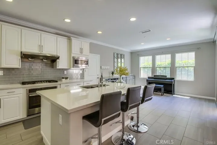 124 Yellow Pine, Irvine, California 92618