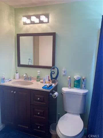 Front Bathroom - full shower / bath combo. Connects to front bedroom & hallway.