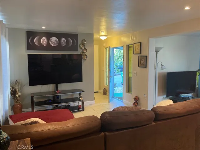 Entry / Living Room / Bonus Room