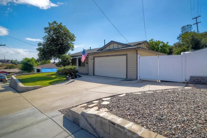2162 Rising Glen Way, San Diego, California 92139
