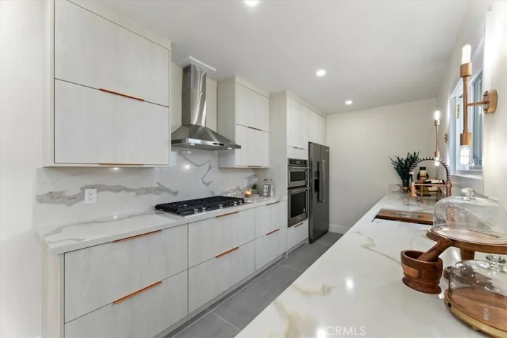 159 Nieto Avenue, Long Beach, California 90803