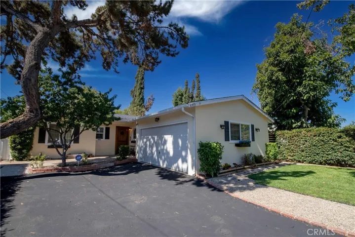 6935 Gloria Avenue, Lake Balboa, California 91406