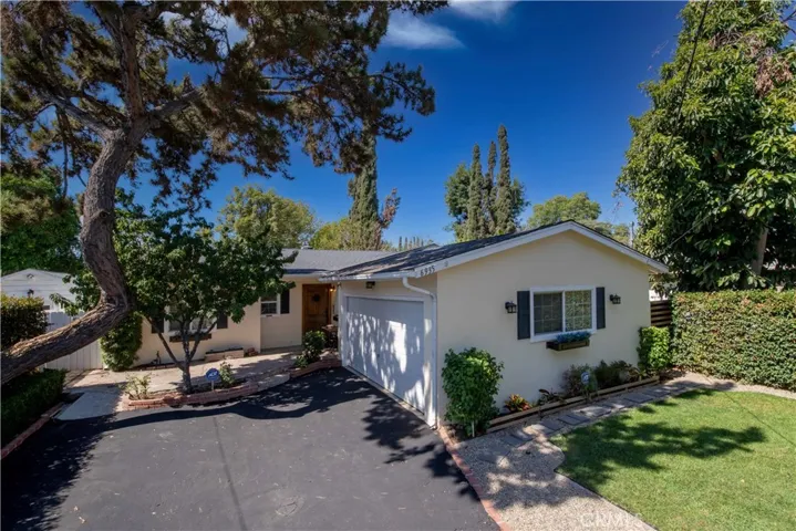 6935 Gloria Avenue, Lake Balboa, California 91406