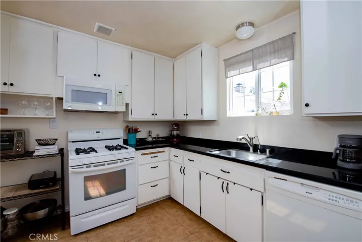 6935 Gloria Avenue, Lake Balboa, California 91406
