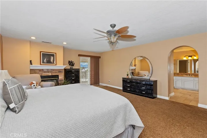 19507 Huasna Road, Apple Valley, California 92307