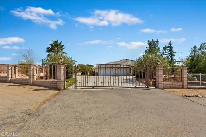 19507 Huasna Road, Apple Valley, California 92307