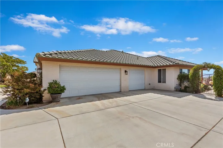 19507 Huasna Road, Apple Valley, California 92307
