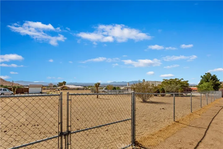 19507 Huasna Road, Apple Valley, California 92307