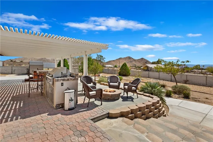 19507 Huasna Road, Apple Valley, California 92307