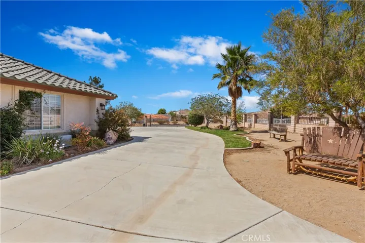 19507 Huasna Road, Apple Valley, California 92307