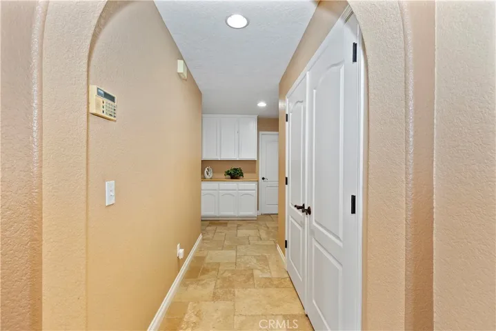 19507 Huasna Road, Apple Valley, California 92307