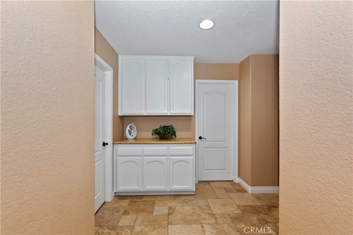 19507 Huasna Road, Apple Valley, California 92307