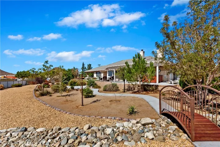19507 Huasna Road, Apple Valley, California 92307