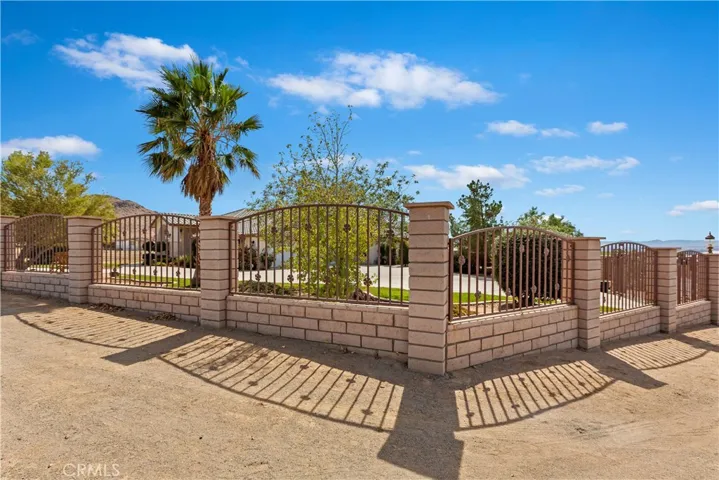 19507 Huasna Road, Apple Valley, California 92307