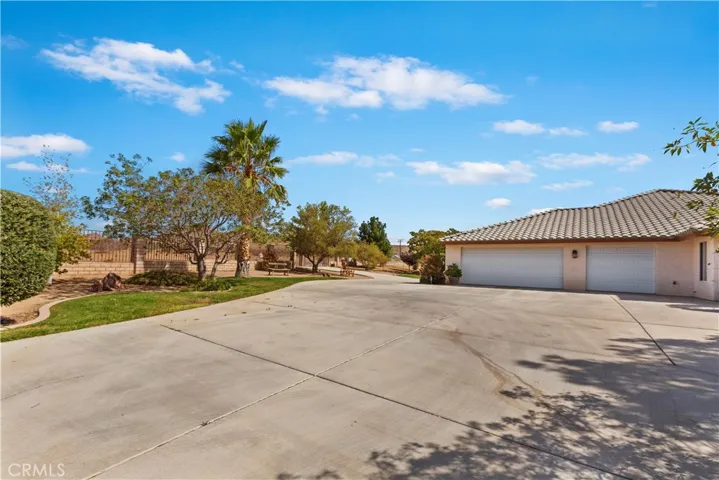 19507 Huasna Road, Apple Valley, California 92307