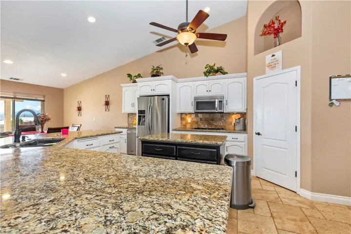 19507 Huasna Road, Apple Valley, California 92307