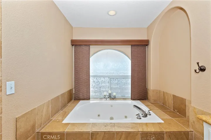 19507 Huasna Road, Apple Valley, California 92307