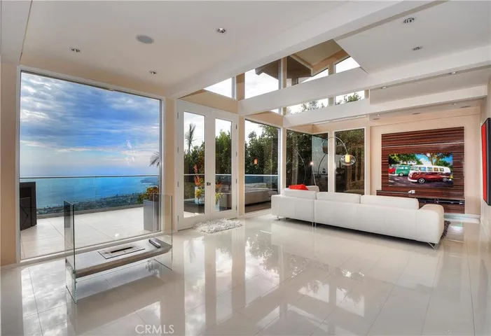 1169 Katella Street, Laguna Beach, California 92651