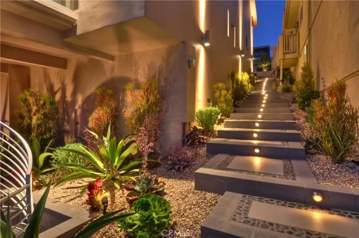 1169 Katella Street, Laguna Beach, California 92651