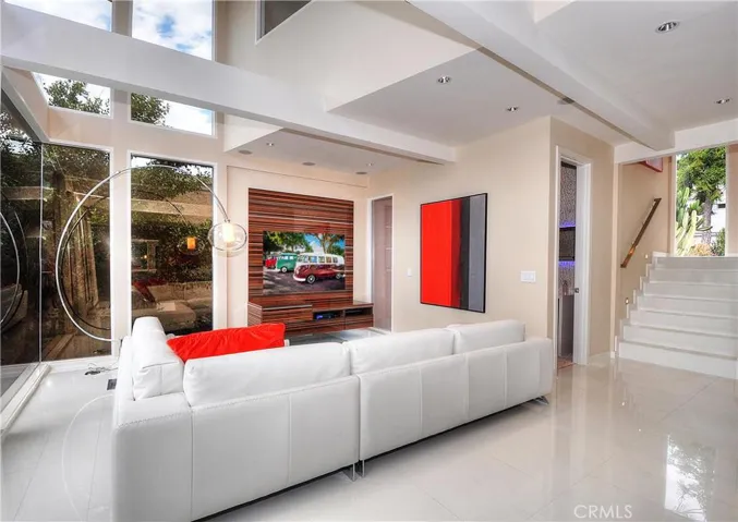 1169 Katella Street, Laguna Beach, California 92651