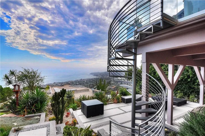 1169 Katella Street, Laguna Beach, California 92651
